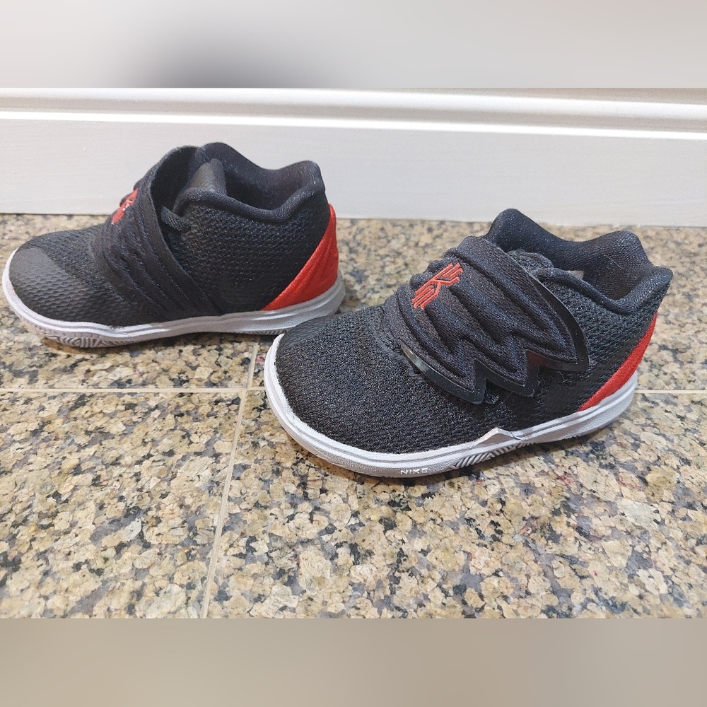 Nike Kyrie Irving Kids Toddlers Shoes Sneakers Size 5c - Picture 2 of 7